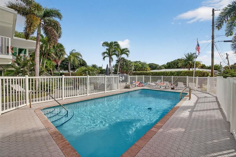 223 Marine Court, Unit 207, Lauderdale by the Sea, FL 33308 Photo