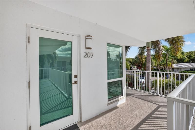 223 Marine Court, Unit 207, Lauderdale by the Sea, FL 33308 Photo