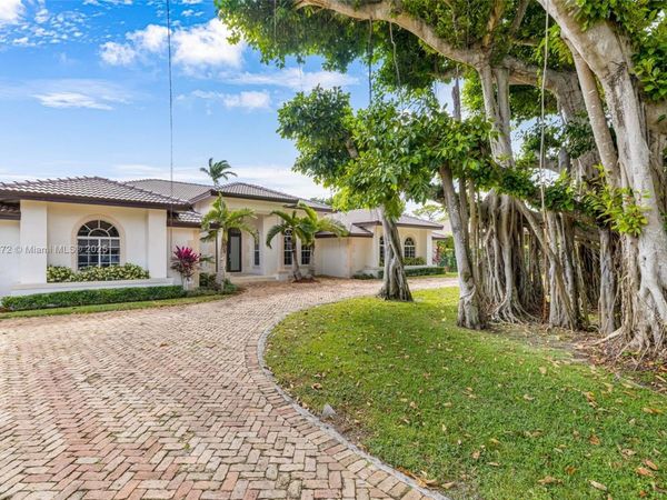 7250 SW 99th St, Pinecrest, FL 33156