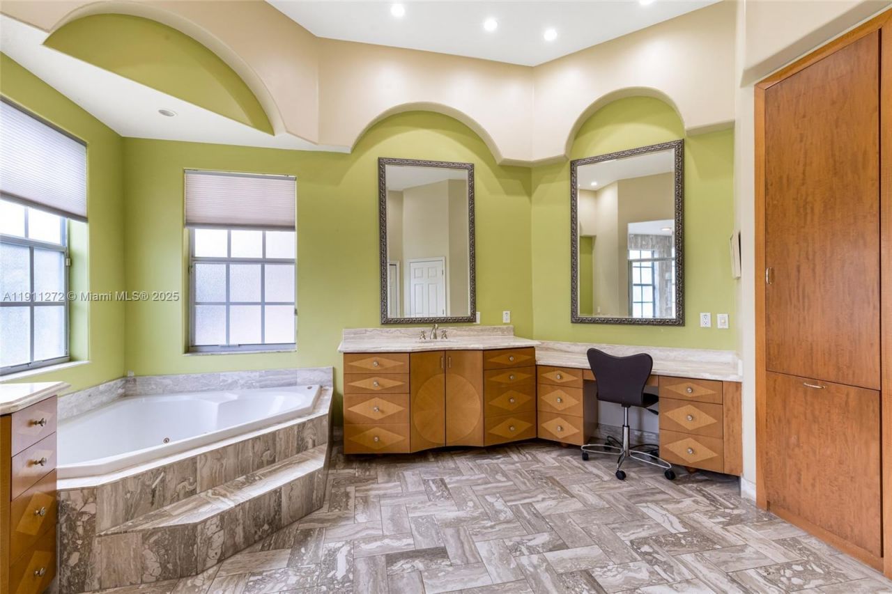 7250 SW 99th St, Pinecrest, FL 33156 Photo