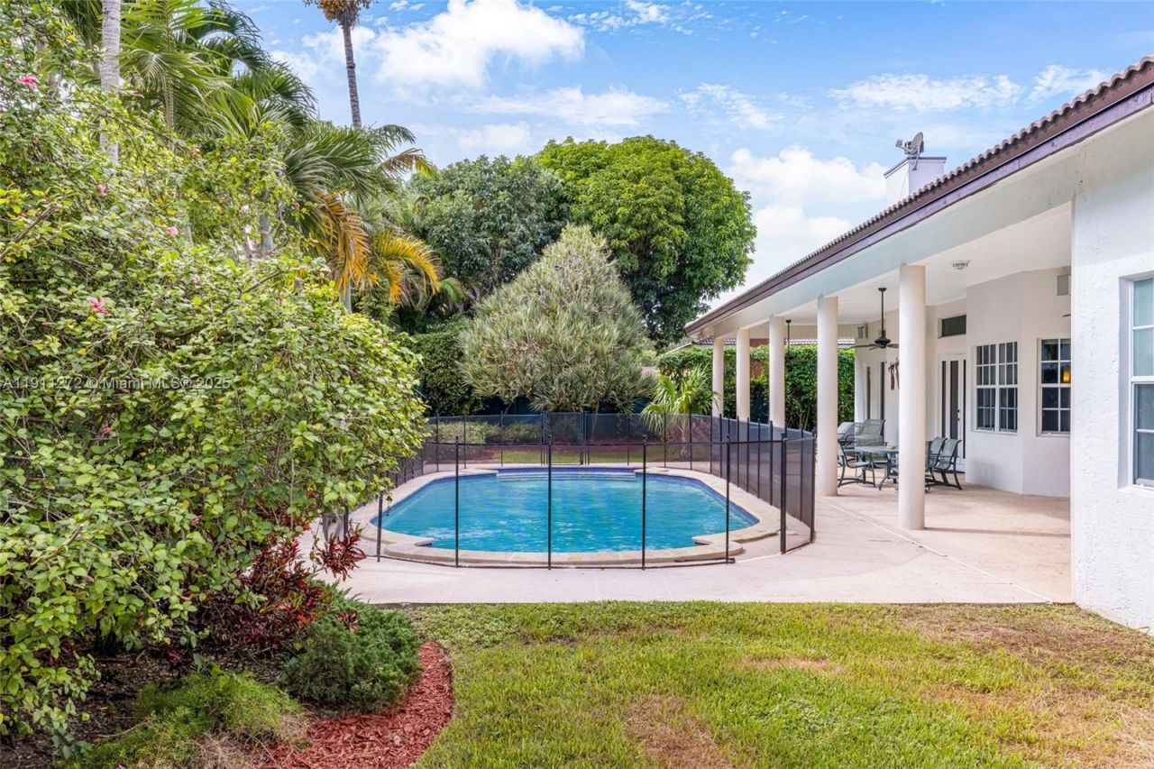 7250 SW 99th St, Pinecrest, FL 33156 Photo