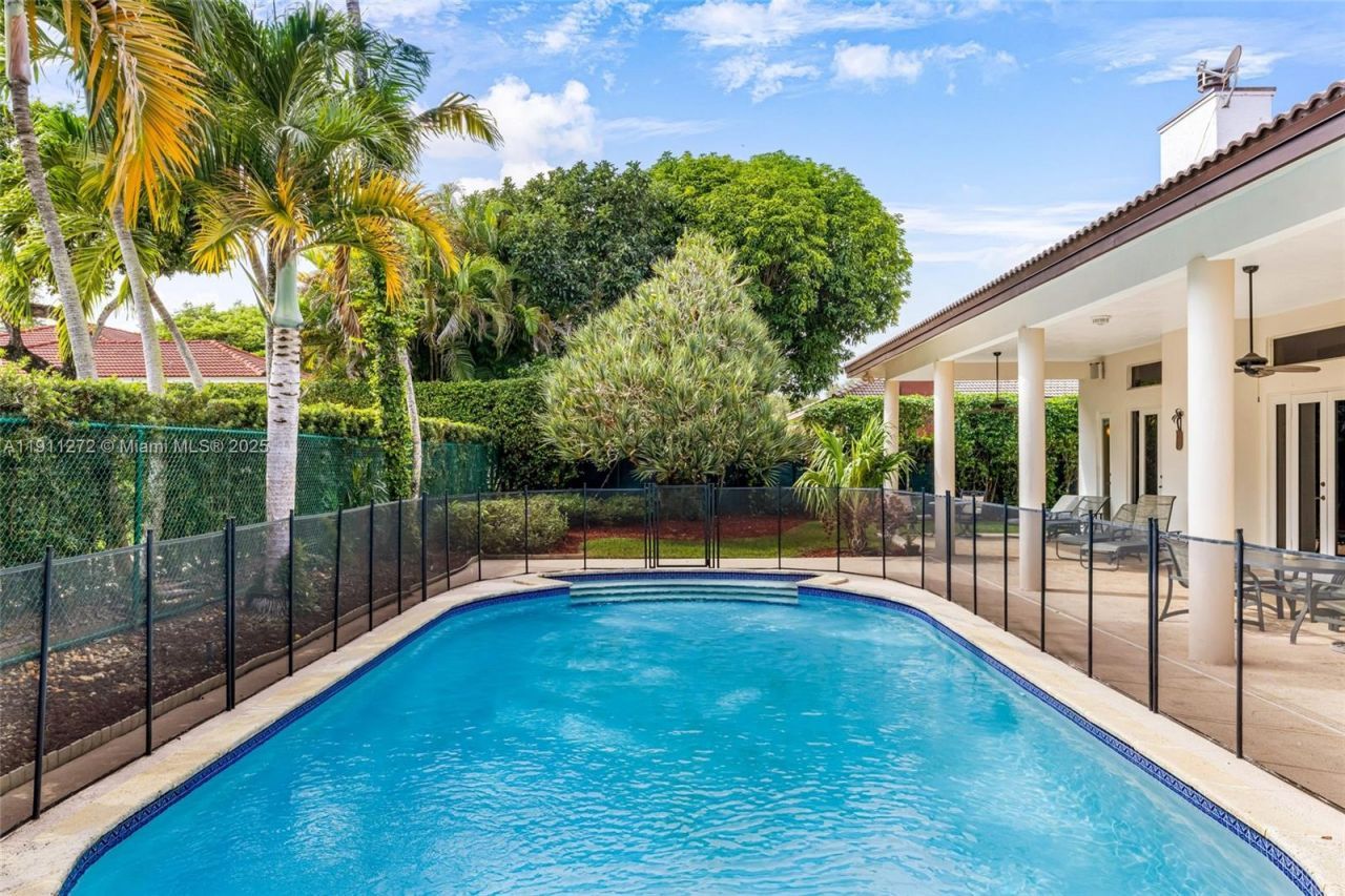 7250 SW 99th St, Pinecrest, FL 33156 Photo