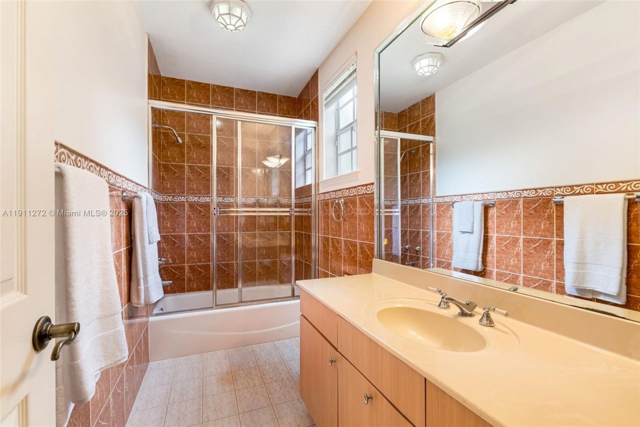 7250 SW 99th St, Pinecrest, FL 33156 Photo