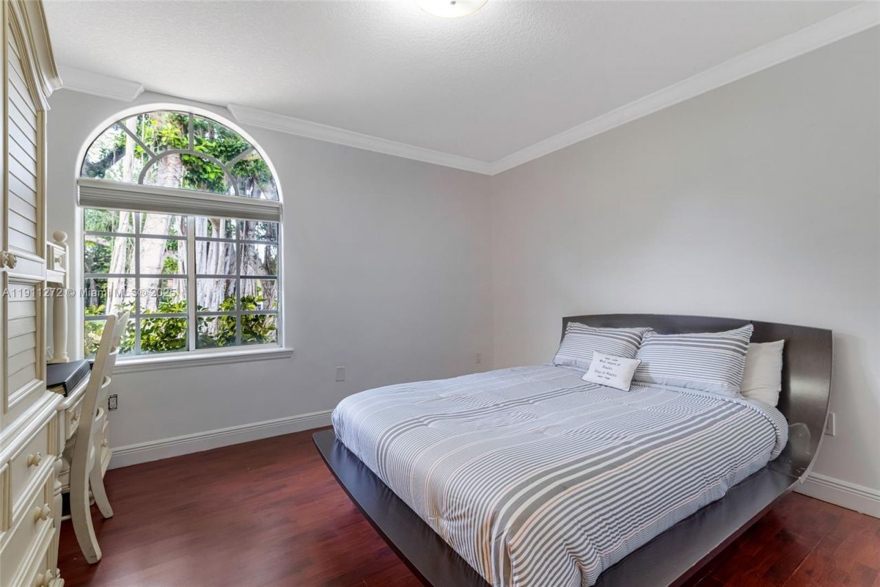 7250 SW 99th St, Pinecrest, FL 33156 Photo