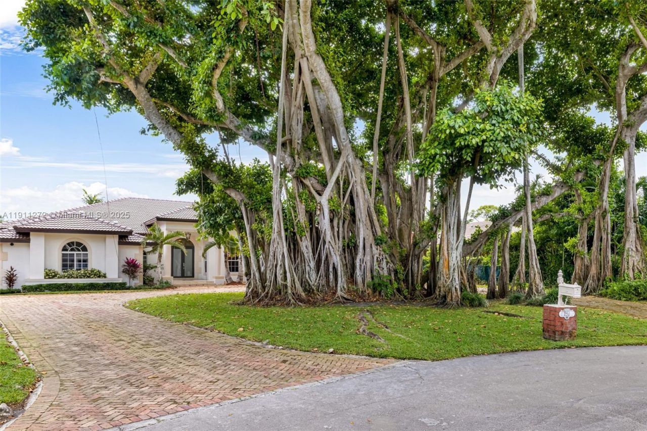 7250 SW 99th St, Pinecrest, FL 33156 Photo