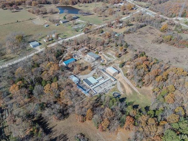 24960 McClurg Drive, Lebanon, MO 65536