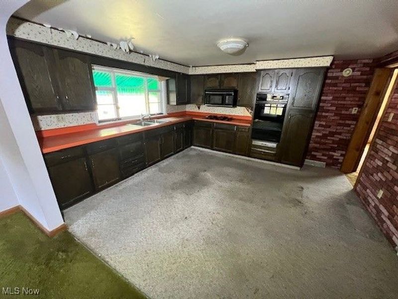 2667 Spade, Uniontown, OH 44685 Photo 3