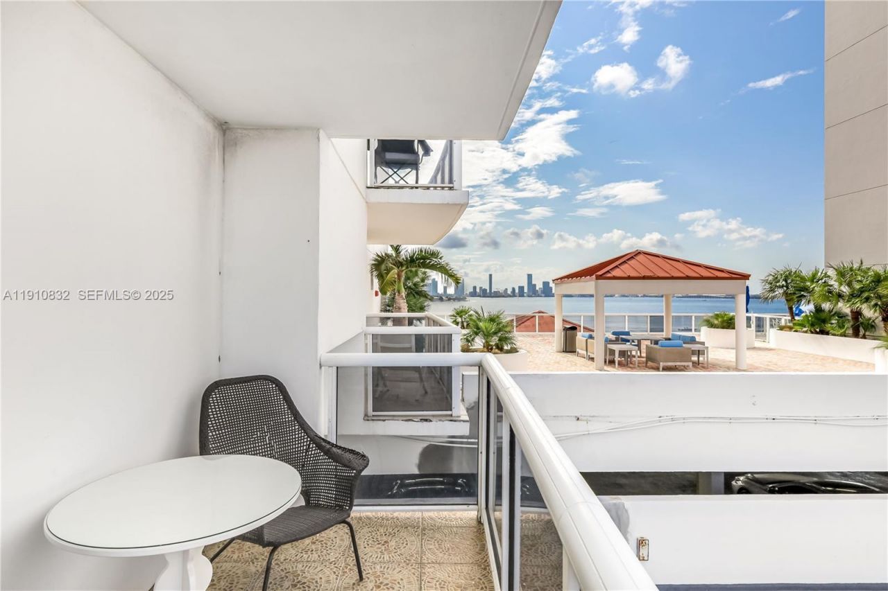1800 Sunset Harbour Dr, Unit 715, Miami Beach, FL 33139 Photo