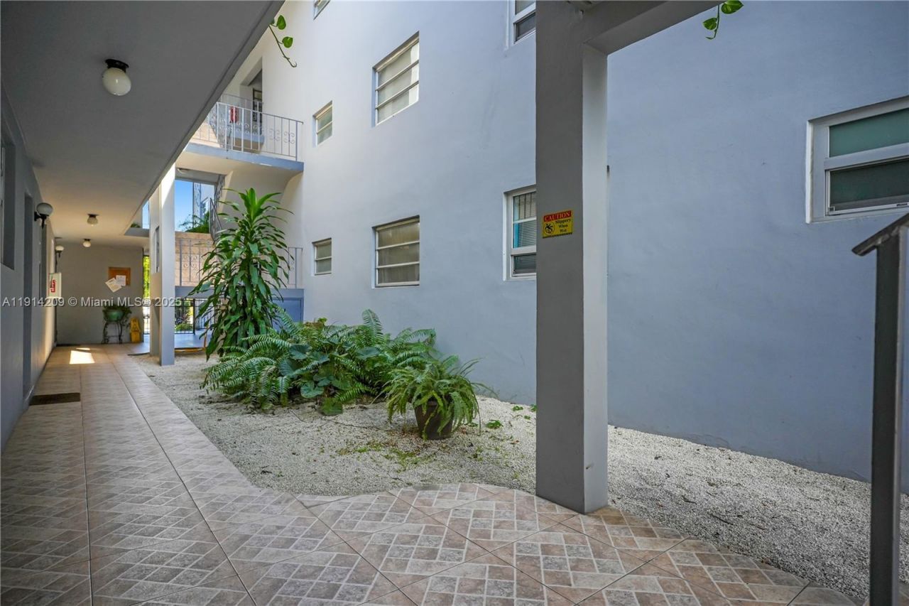 5100 W Flagler St, Unit 201, Miami, FL 33134 Photo