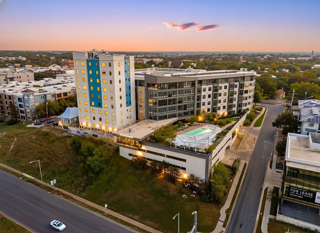 800 Embassy Dr, Unit 204, Austin, TX 78702 Main Photo