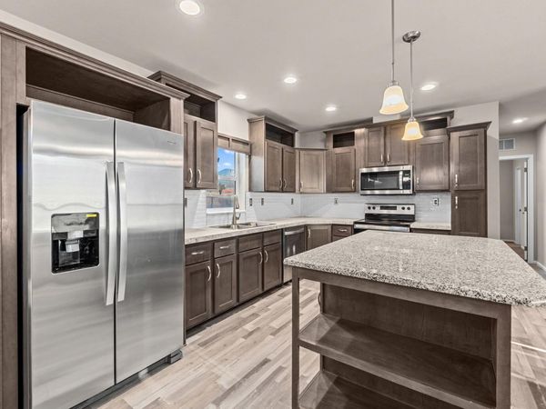 906 Valley Ave, Chewelah, WA 99109