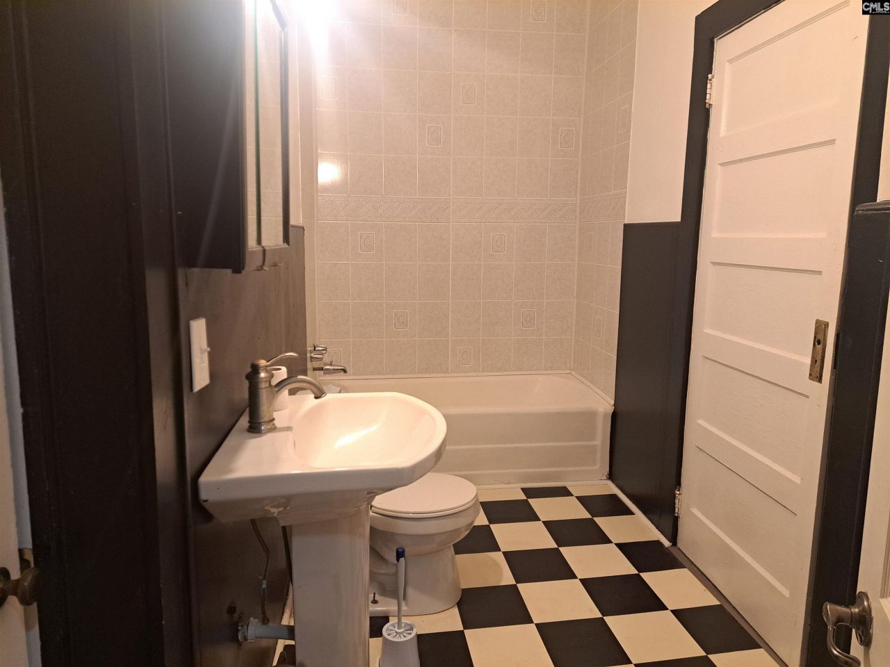 6715 Young Street Photo 15