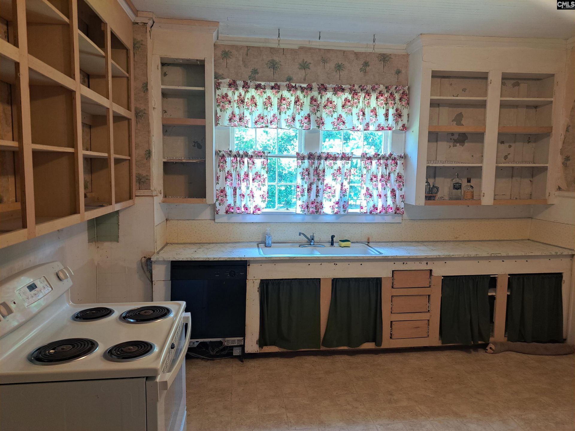 6715 Young Street Photo 25