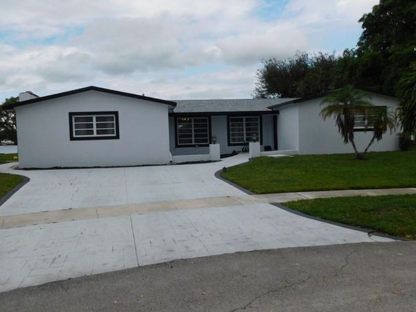 8671 NW 19th St, Pembroke Pines, FL 33024