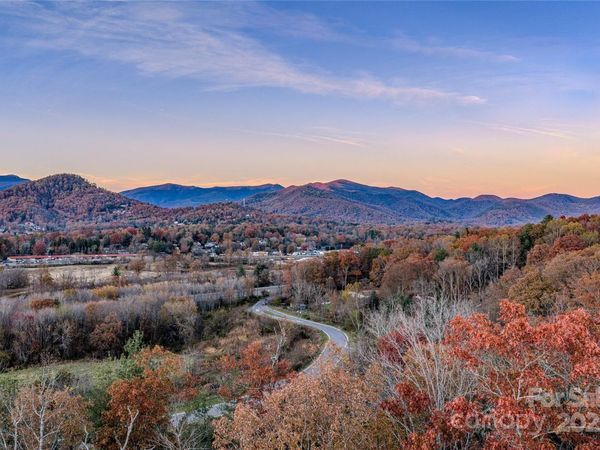 195 Access Road , Black Mountain, NC 28711