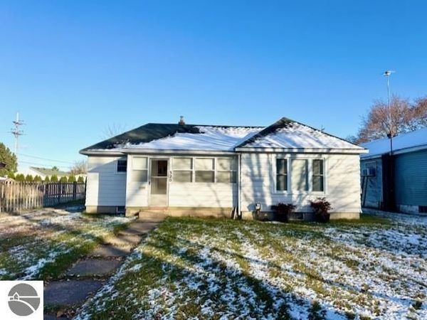 320 Clinton Street N, St Louis, MI 48880