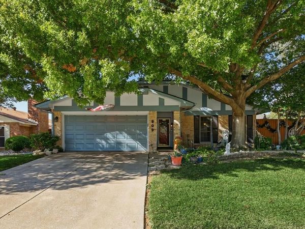 2909 Oakridge Drive, Bedford, TX 76021