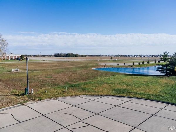 55 Jasons Pointe, Highland, IL 62249