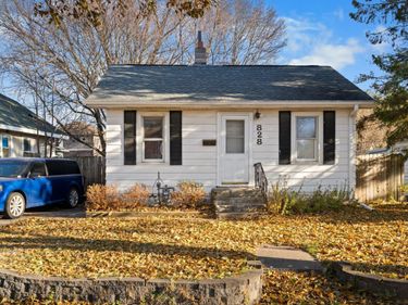 828 Iroquois Avenue, Saint Paul, MN 55119