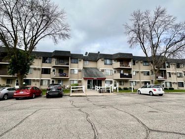 4009 Heritage Hills Drive, Unit 108, Bloomington, MN 55437