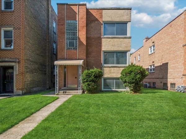 8940 Lamon Avenue, Skokie, IL 60077