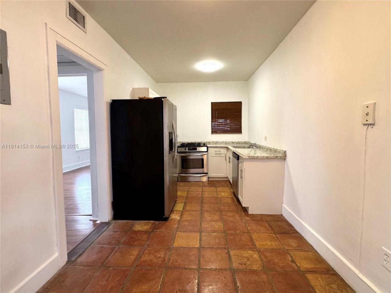 756 Meridian Ave, Unit 9, Miami Beach, FL 33139 Photo