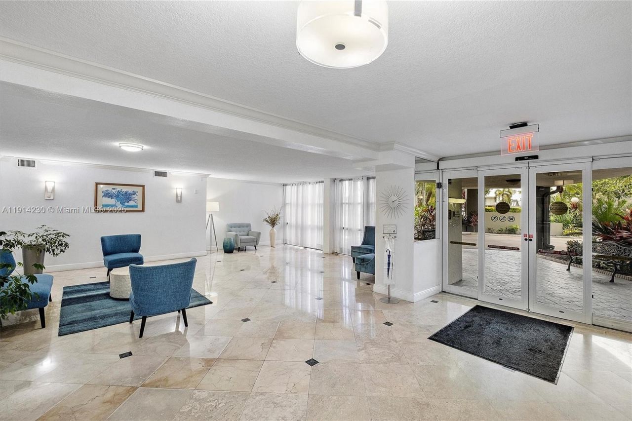 1000 Parkview Dr, Unit 220, Hallandale Beach, FL 33009 Photo