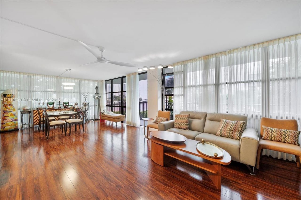 1000 Parkview Dr, Unit 220, Hallandale Beach, FL 33009 Photo