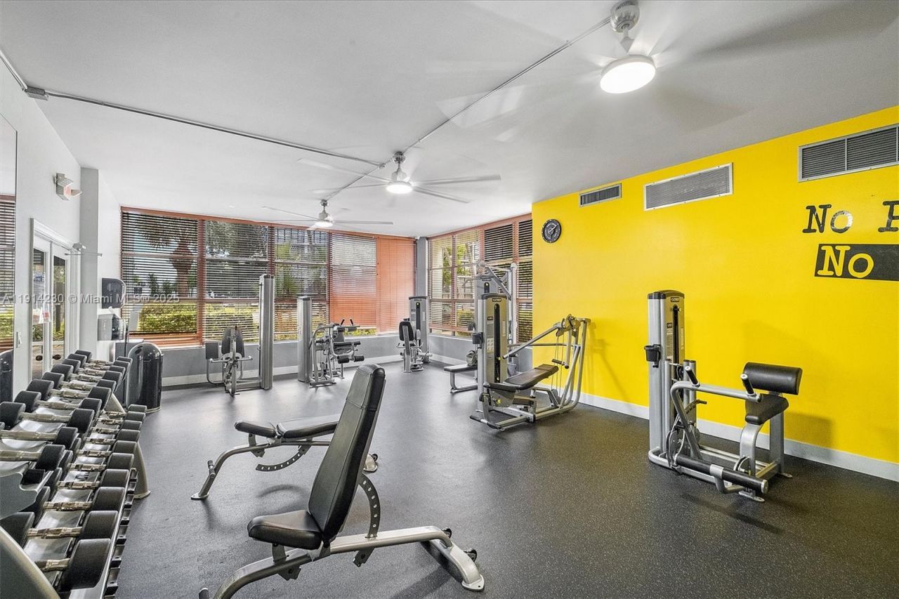 1000 Parkview Dr, Unit 220, Hallandale Beach, FL 33009 Photo