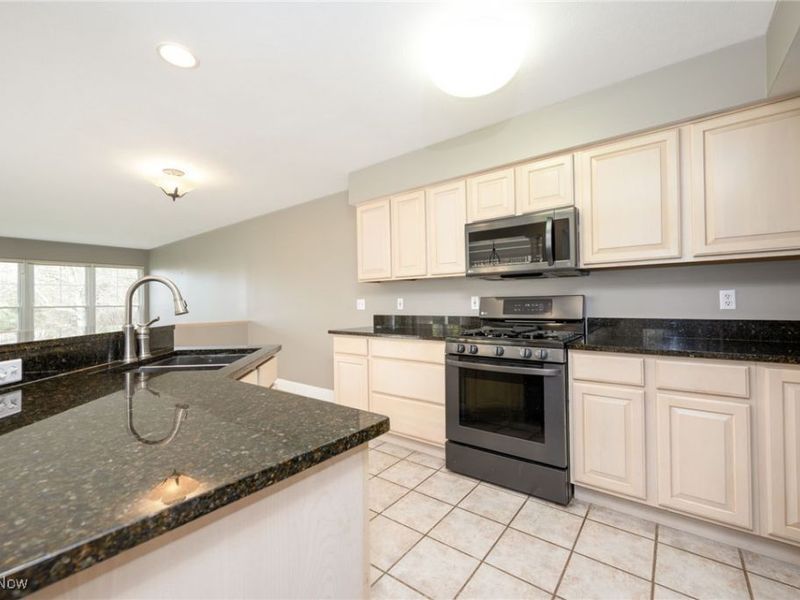 2975 Waterford Drive, Twinsburg, OH 44087 Photo 10