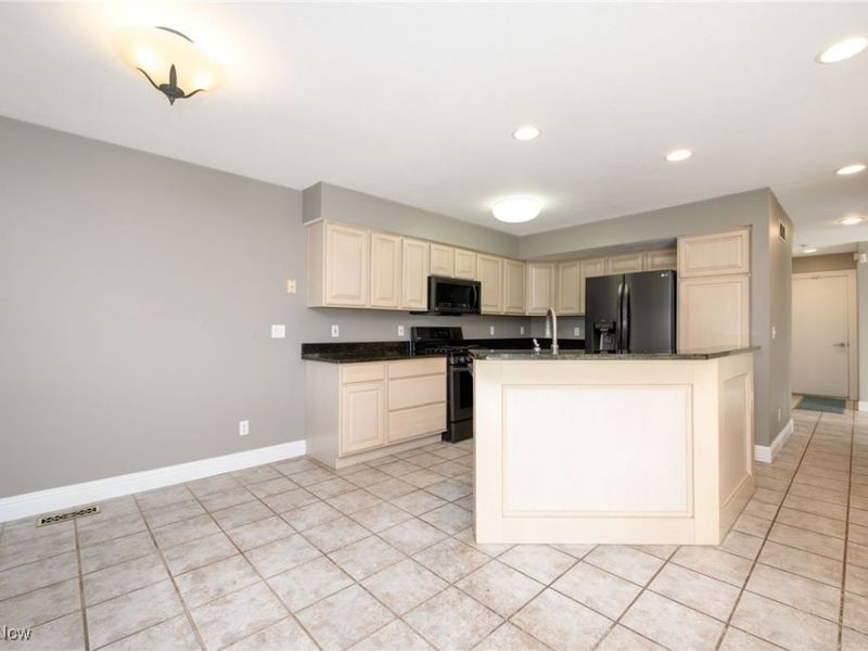 2975 Waterford Drive, Twinsburg, OH 44087 Photo 8