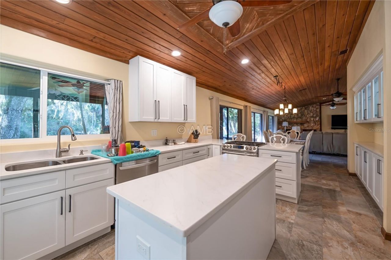 82 Young Drive, Inglis, FL 34449 Photo