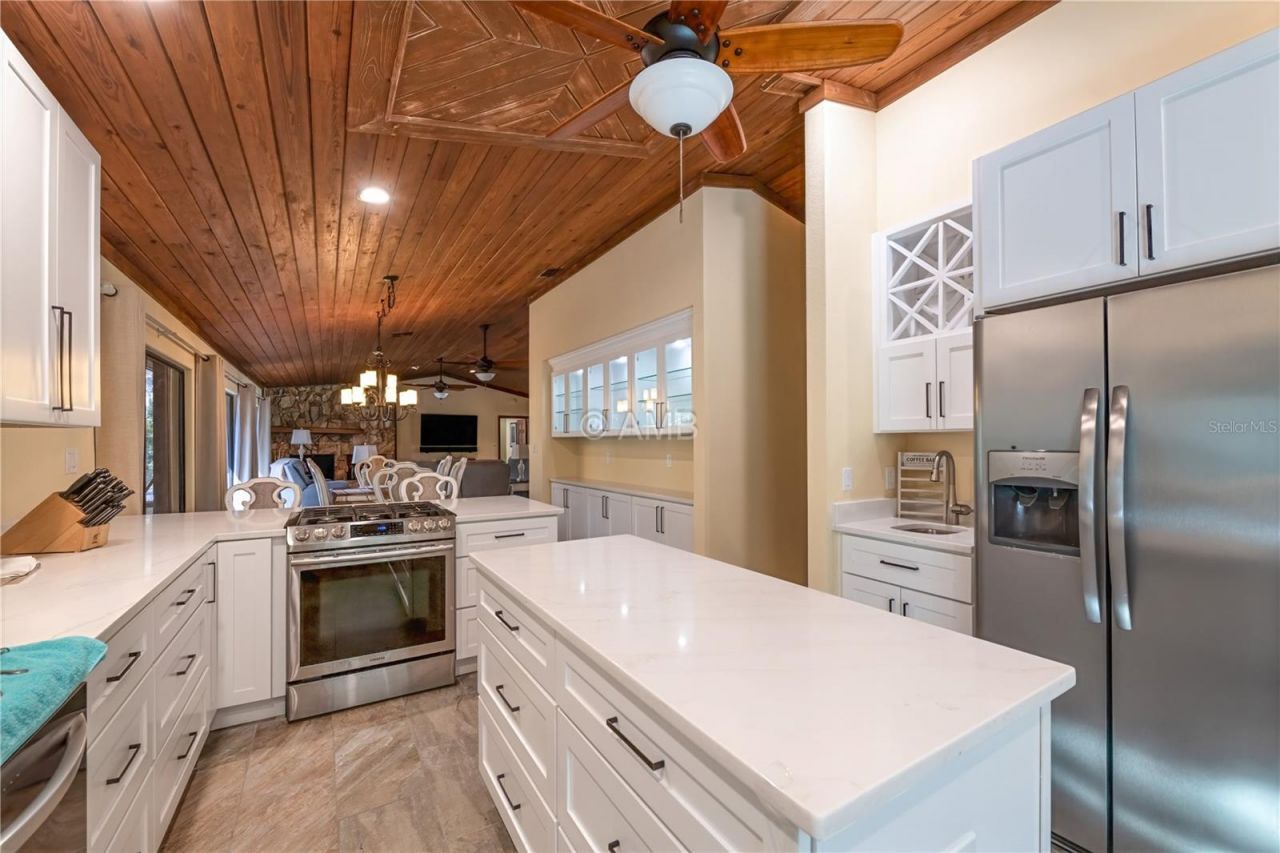 82 Young Drive, Inglis, FL 34449 Photo