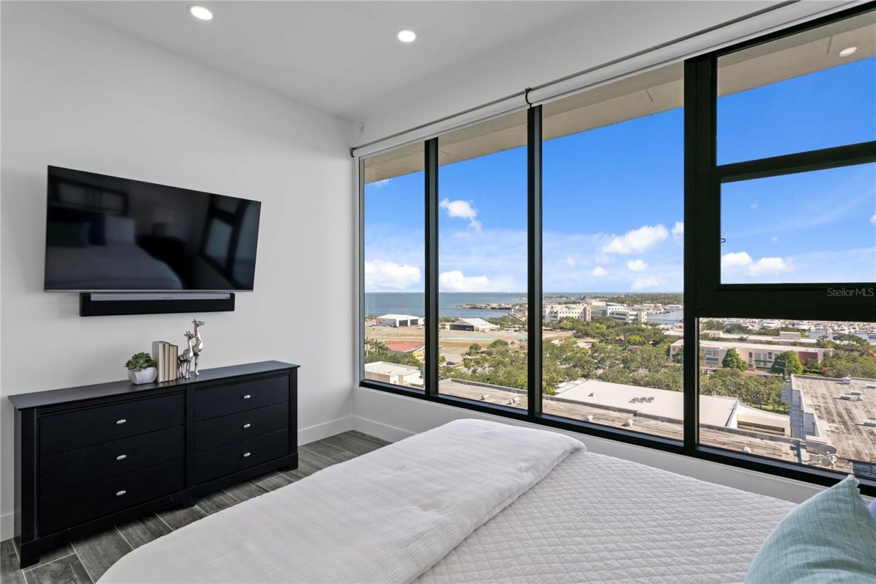 199 Dali Boulevard, Unit PH-2, Saint Petersburg, FL 33701 Photo