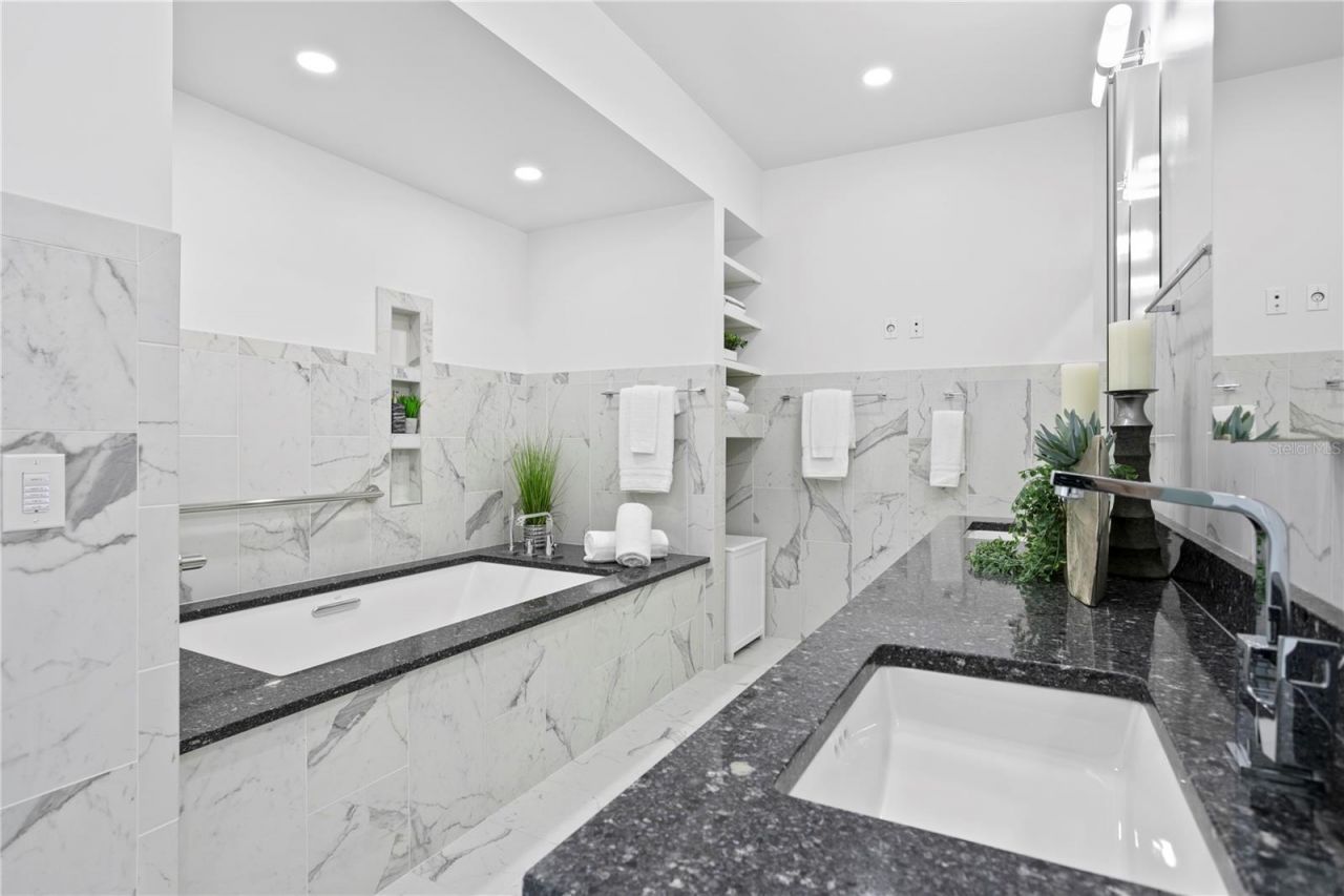 199 Dali Boulevard, Unit PH-2, Saint Petersburg, FL 33701 Photo