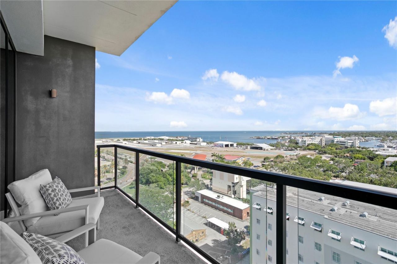 199 Dali Boulevard, Unit PH-2, Saint Petersburg, FL 33701 Photo