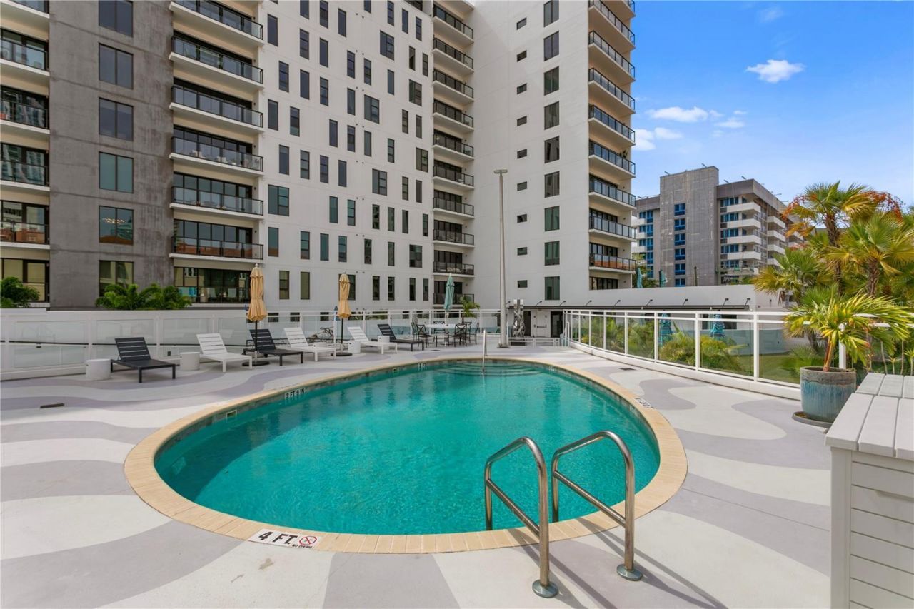 199 Dali Boulevard, Unit PH-2, Saint Petersburg, FL 33701 Photo