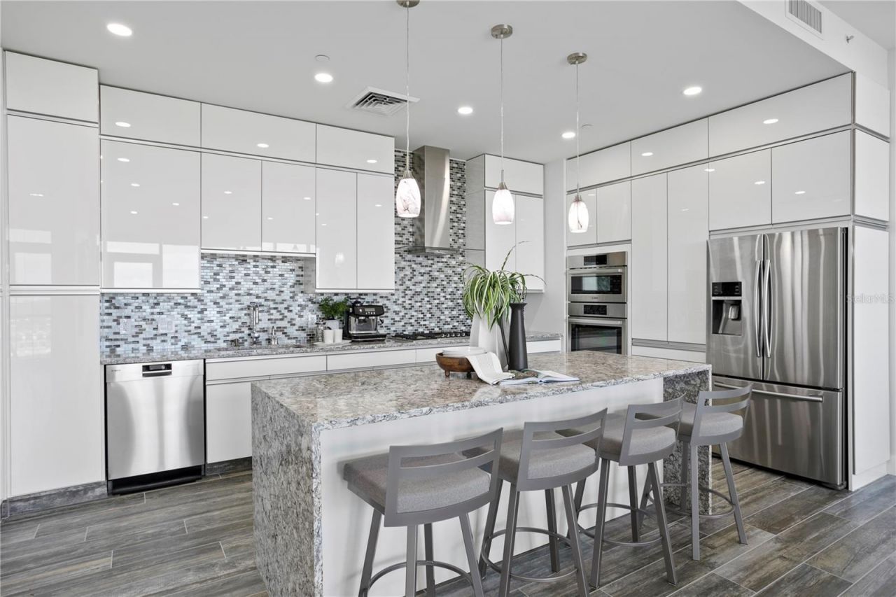 199 Dali Boulevard, Unit PH-2, Saint Petersburg, FL 33701 Photo