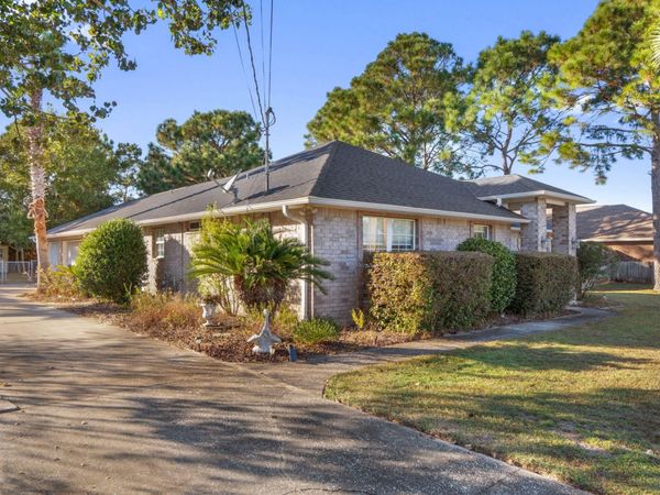 2061 Bahama Drive, Navarre, FL 32566