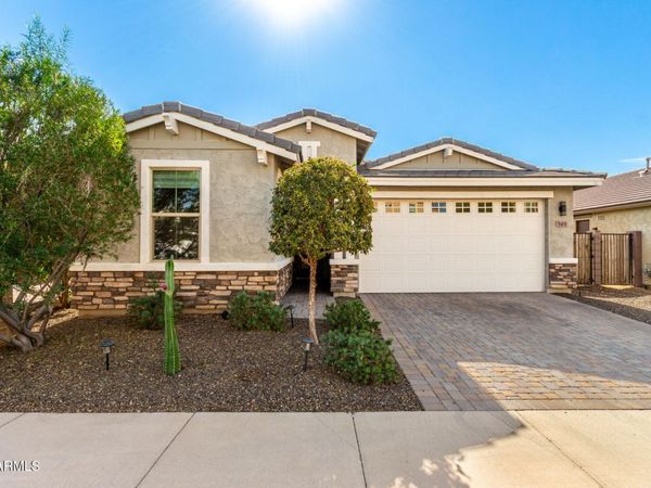 549 E BALAO Drive, Phoenix, AZ 85085