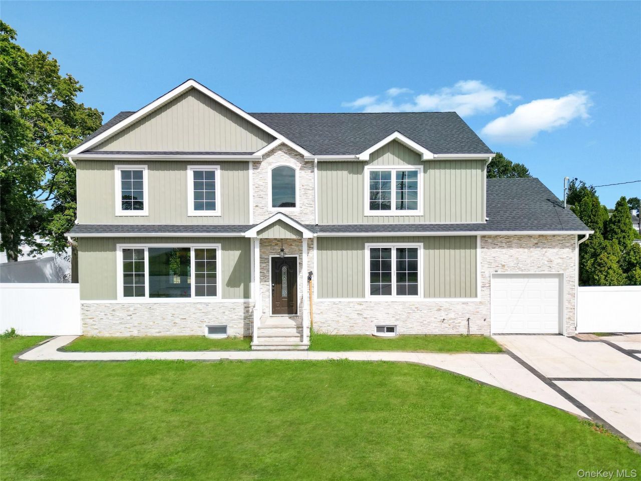123 Cayuga Avenue, Deer Park, NY 11729 Main Photo