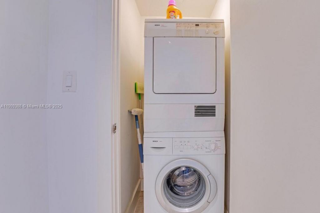 102 24th St, Unit 1204, Miami Beach, FL 33139 Photo