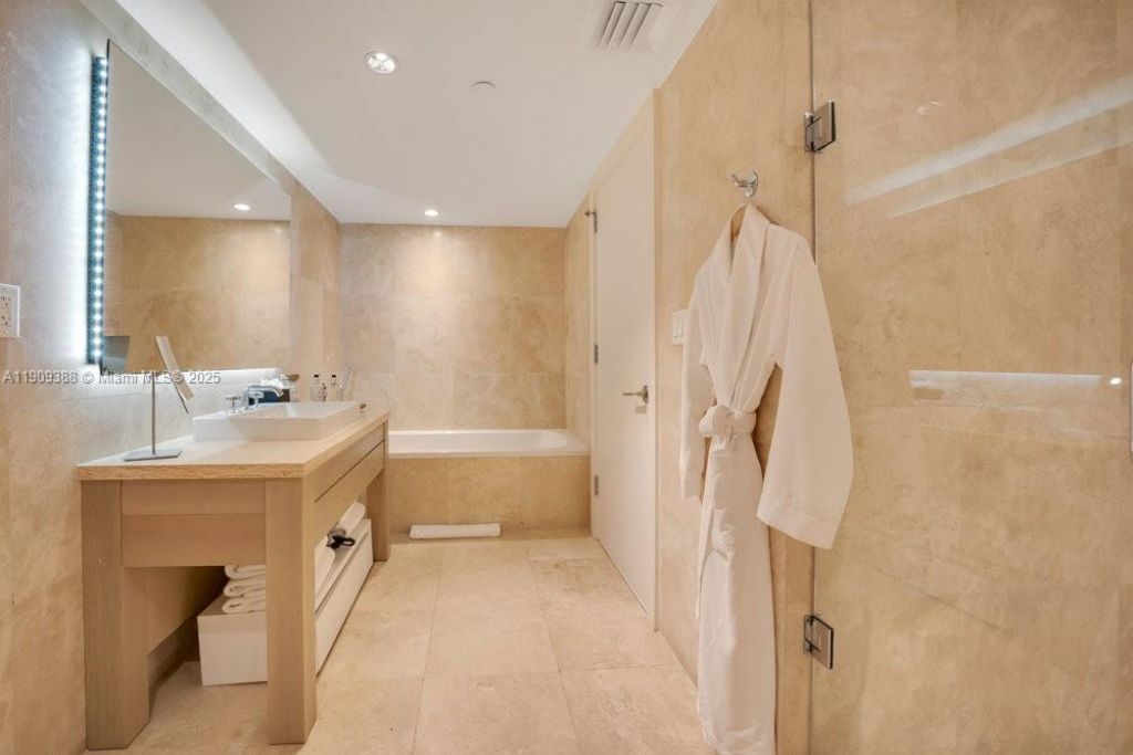 102 24th St, Unit 1204, Miami Beach, FL 33139 Photo