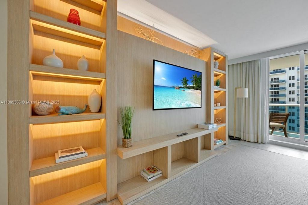 102 24th St, Unit 1204, Miami Beach, FL 33139 Photo