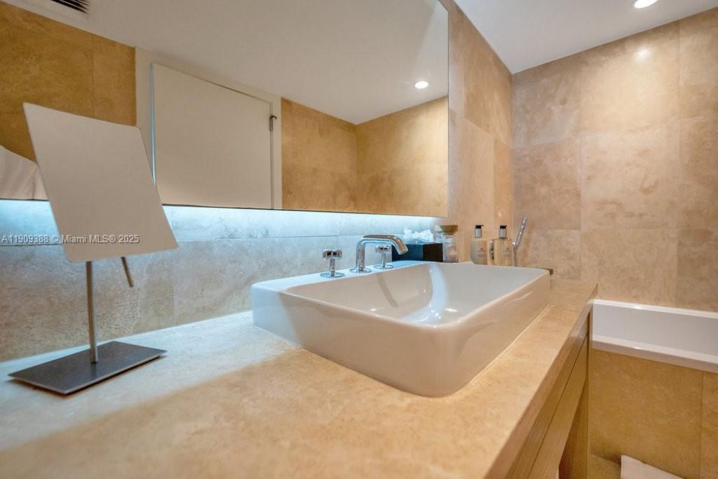 102 24th St, Unit 1204, Miami Beach, FL 33139 Photo