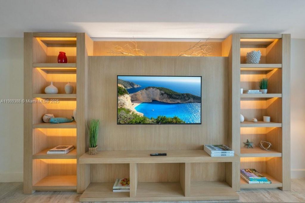 102 24th St, Unit 1204, Miami Beach, FL 33139 Photo