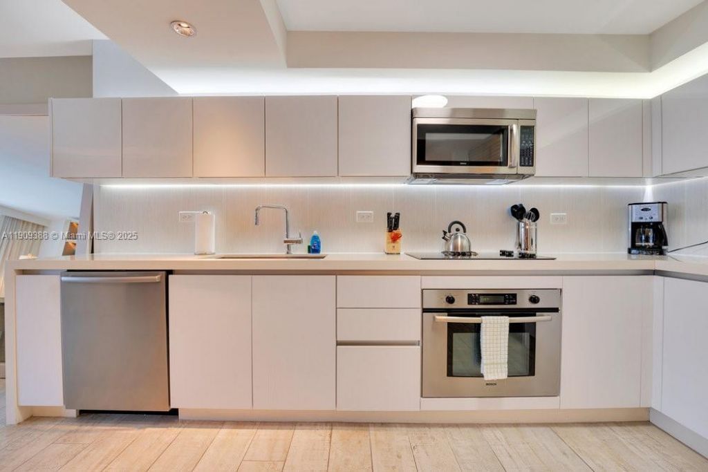 102 24th St, Unit 1204, Miami Beach, FL 33139 Photo