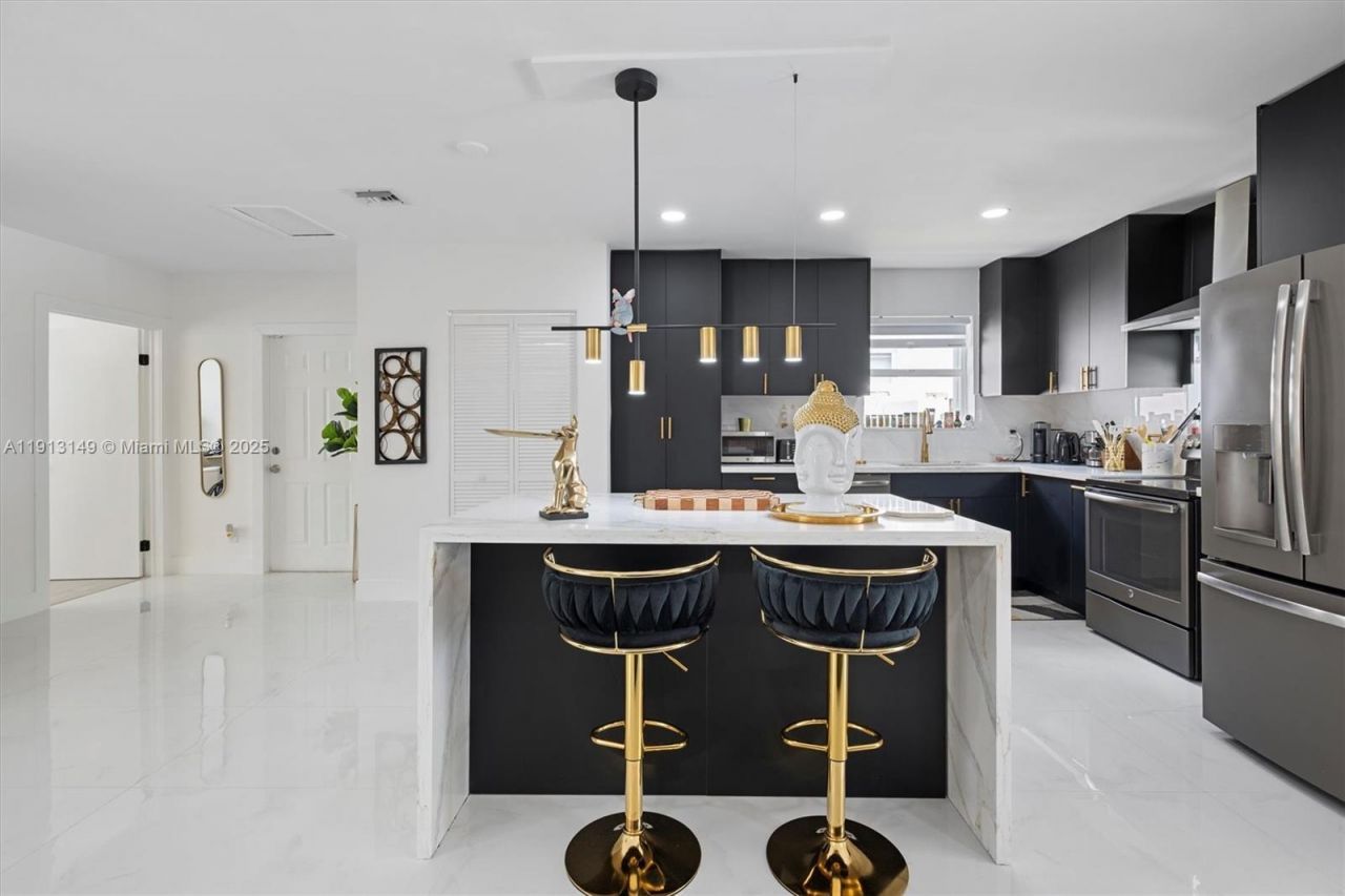 1115 N 13th Ter, Hollywood, FL 33019 Photo