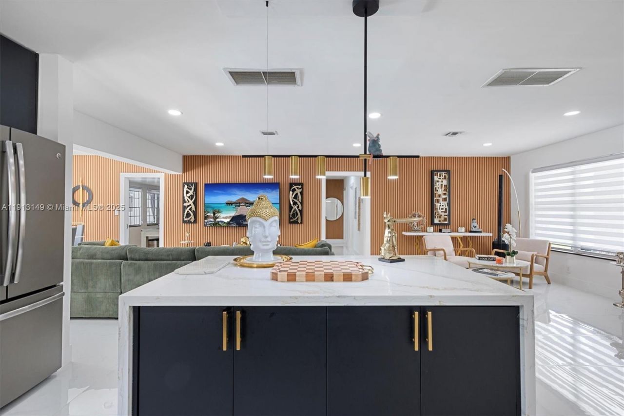 1115 N 13th Ter, Hollywood, FL 33019 Photo