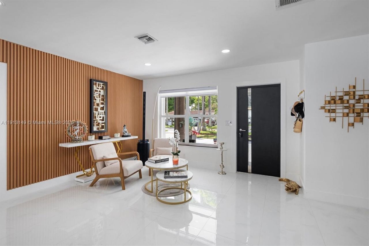 1115 N 13th Ter, Hollywood, FL 33019 Photo